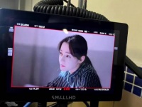 迪丽热巴监视器生图曝光，邓妍剧组发光肌引热议