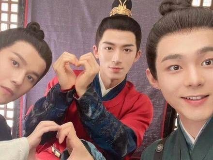 难道就一定要让他们俩下线嘛