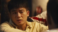 几个人在聊人生，结果望和妈一个眼神，撒丫子跑