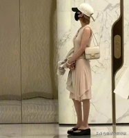 赵露思成都逛街被拍，7万爱马仕加身气场足，人气加持无惧没戏拍