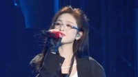 吴宣仪广州演唱会重现《爱存在》妆造，有被帅到！建议吴宣仪无框眼镜半永久！