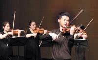 一支非职业化的馆办乐团决定南下演出