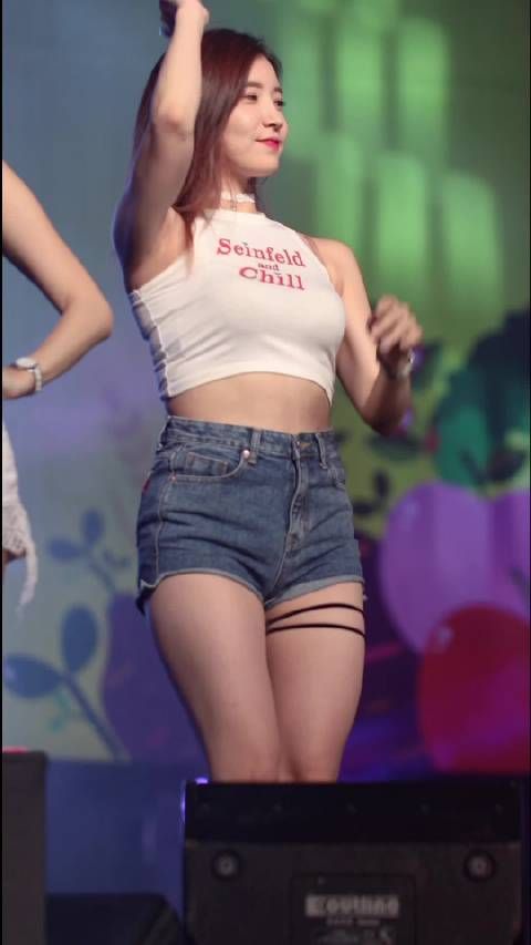 韩国女团的穿搭真的是耐看,清凉透气又凸现身材