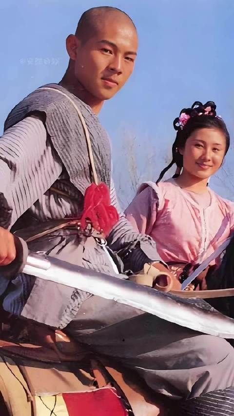 丁岚曾单恋李连杰被拒远走新加坡,61岁单身转型商界女强人