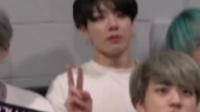 田柾国 190809 给我们孩子哭抽了 还要乖乖举起剪刀手拍照