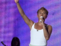 吴克群白银演唱会宣布捐款十万元支援榆中洪灾