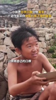 电影《东极岛》小孩把珍贵口粮分给英军，一个动作告诉你中国人骨子里的善良！