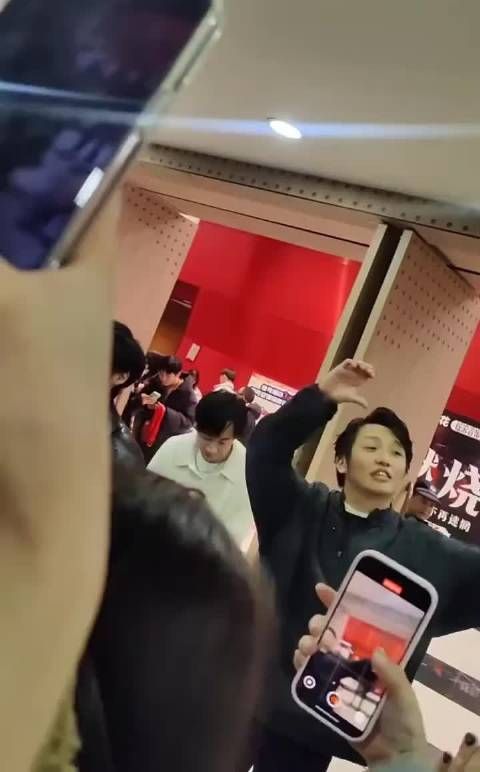 张维伊人气还是蛮高的，怪不得董璇这么爱