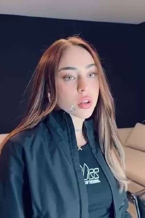 亚马尔最新绯闻女友阿根廷歌手尼科社媒更新