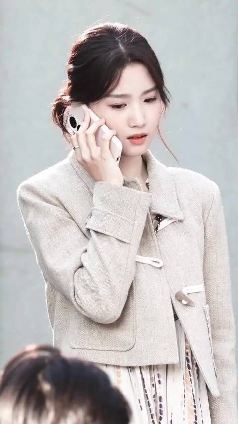 卢昱晓折月亮路透 云厘好美啊！