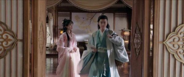 张淼怡饰宋陶陶以医师身份加入季阳城守卫战，李卿饰程鲤素共同进退
