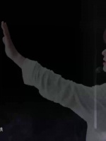 高卿尘披哥5舞台中文演唱惊艳观众