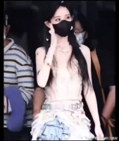 孟子义千禧风太适合她，李一桐美拉德系尽显温柔，两人同框就是双倍美好！