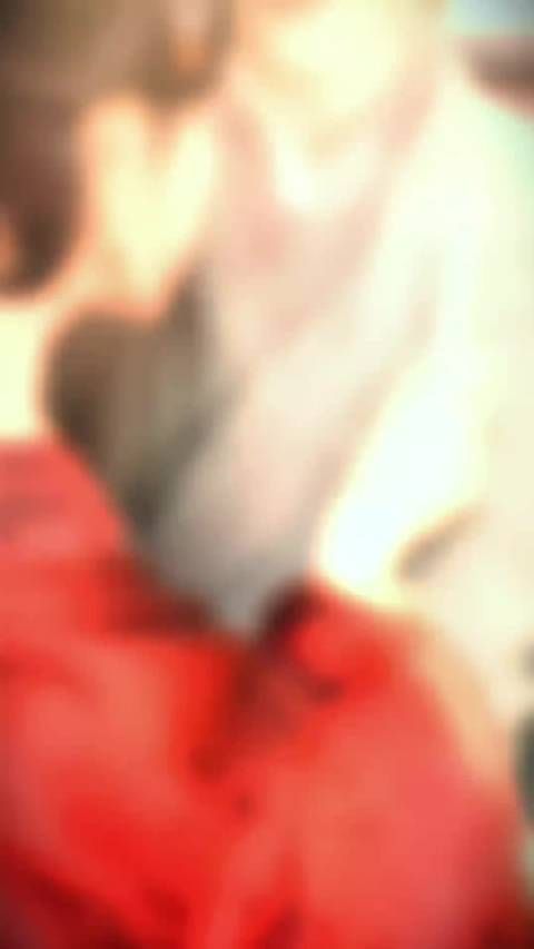 这男的看着幼态，跟小孩似的