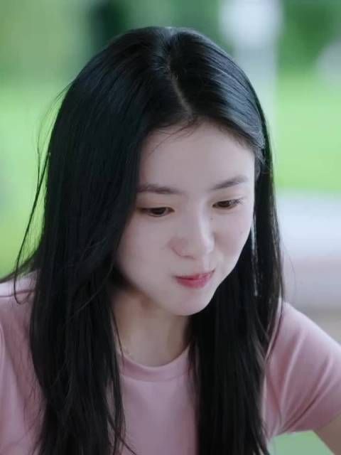 这清透白皙的皮肤简直是女高本高