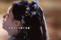 不小心亲到女主额头，两人彼此心动