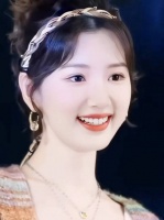 这笑起来真好看，甜甜的