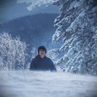 杨幂雪地实景拍戏展现演技破碎感