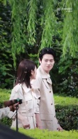 赵今麦魏大勋新剧牵手戏路透曝光，甜蜜演绎职场CP