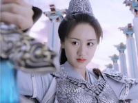 长着这么萌的脸，喊着“定坤”这么霸气的话，晓茗姐姐你怎么可以这么优秀呢