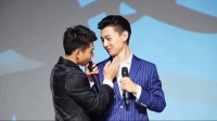王青冯建宇互动亲密引关注