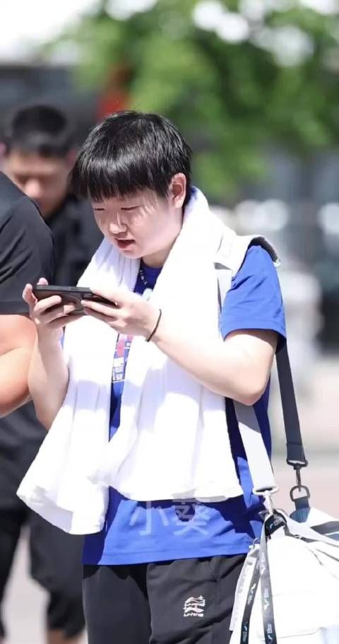 孙颖莎马尔默训练结束状态轻松