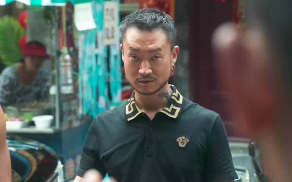 一群韩国人在美国演中国人