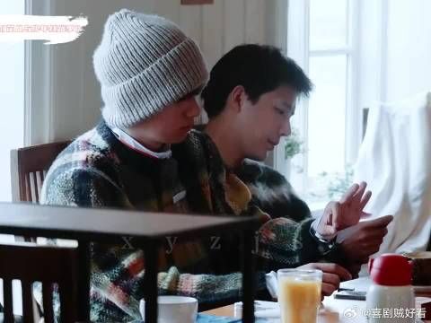 小胡自创“OK”手势拍照，姐姐们可喜欢了~一堆“ok”照流落