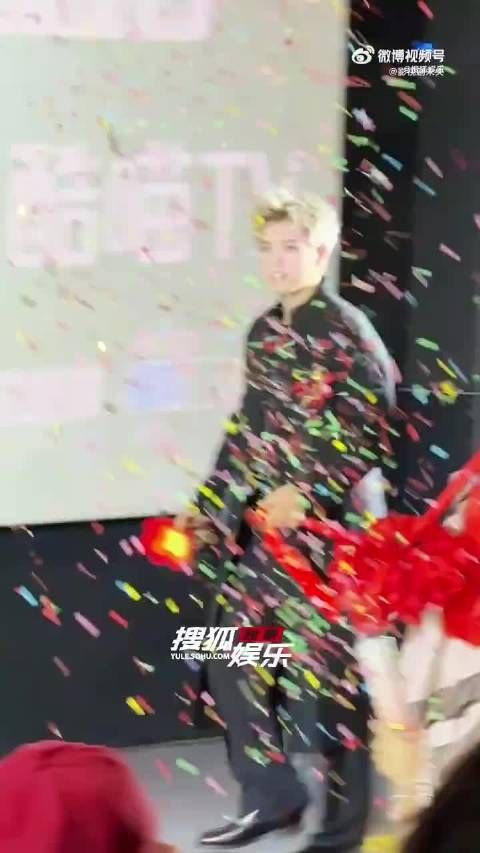 陈飞宇王影璐见面会高甜互动,泰坦尼克式测腰围引关注