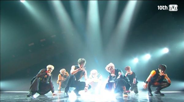 NCT127九年前出道日粉丝热情应援