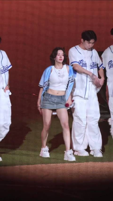 权恩妃现场抖胸抖屁屁，太经典了