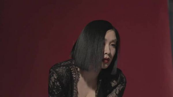 钟丽缇_早期棚拍花絮姐姐也是风韵犹存