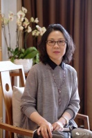池莉推新书《人生在世 自作多情》，作家眼里的武汉热干面、江滩、东湖别有韵味