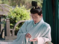 张凌赫饰演的裴文宣这下可真是抱紧了公主的大腿，驸马这个身份稳了！