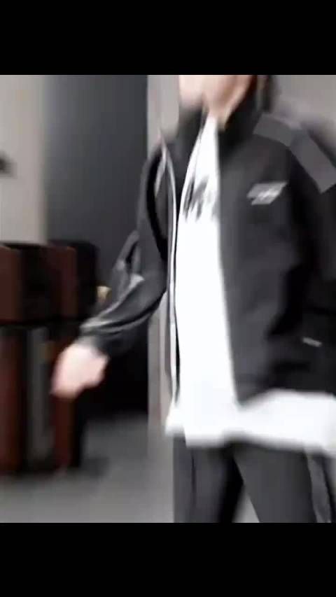 檀健次新舞台混剪引爆荷尔蒙风暴