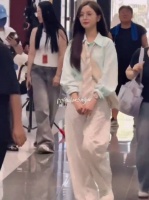 tg. 吴宣仪《有戏》转场眼镜领带路透，选姐还和粉丝比耶了