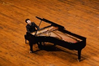 郎朗8月27日在冰城与你再续“浪漫琴缘”