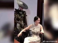 热巴你是要砸死你姐吗 眼里有活且大力的小巴