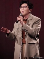 我嘴硬到什么程度呢 就比如我眼泪都掉下来了还是跟你说句没事！