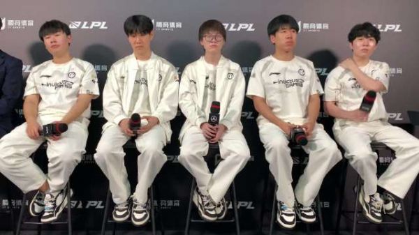 Rookie谈单杀卡莎关键回合，称对方该走未走