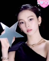 柳智敏是时尚芭莎唯一金九女爱豆了吧？