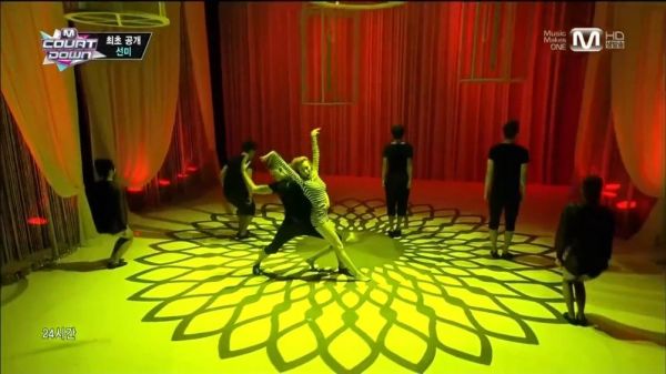 十二年前的今天(130822),宣美 要是和你在一起,和你双目对视