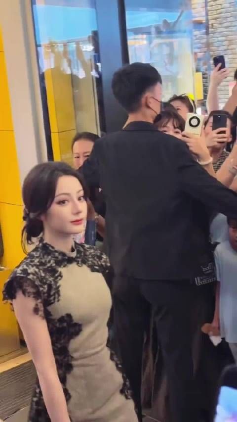 巴巴状态超好,太美了完全真人bjd,安利大家看暑期打拐爆款《利剑·玫瑰》