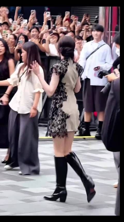 迪丽热巴活动生图曝光,360度美貌引热议