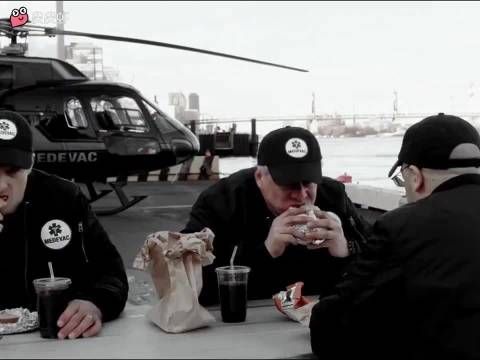 借飞机名场面,原则上是不能借的,但是原则在他们身上