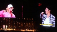 鹿晗王力宏深圳站合唱春雨里洗过的太阳