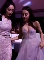 想起来这个迪丽热巴杨幂同框 真是养眼啊！