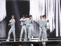NCT_WISH亮相TIMA音乐大赏，冬季造型引热议