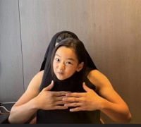 高云翔晒与女儿合拍视频,父女合作好温馨,晒肌肉给足女儿安全感