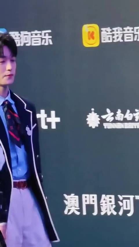 黄子弘凡TMEA造型反差引热议